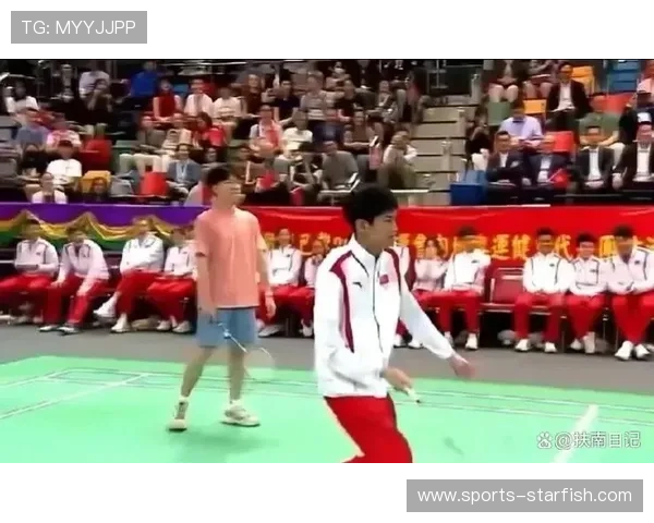 羽毛球明星跨界踢足球为梦想挑战自我引发热议 羽毛球明星跨界踢足球为梦想挑战自我引发热议